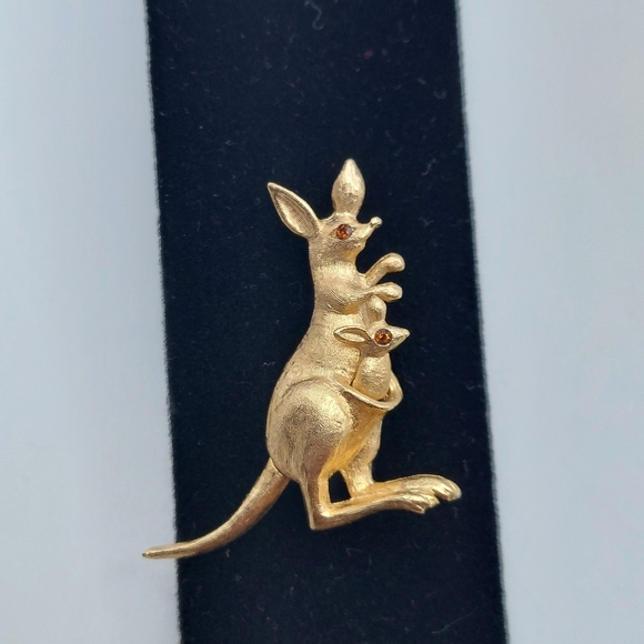 Avon Vintage Kangaroo & Joey, tail is movable! - Picture 6 of 8